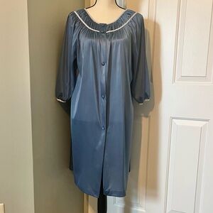 Vintage Lorraine periwinkle robe gown - size small